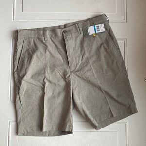 NWT PGA TOUR Men’s Golf Short Tan 36 Waist